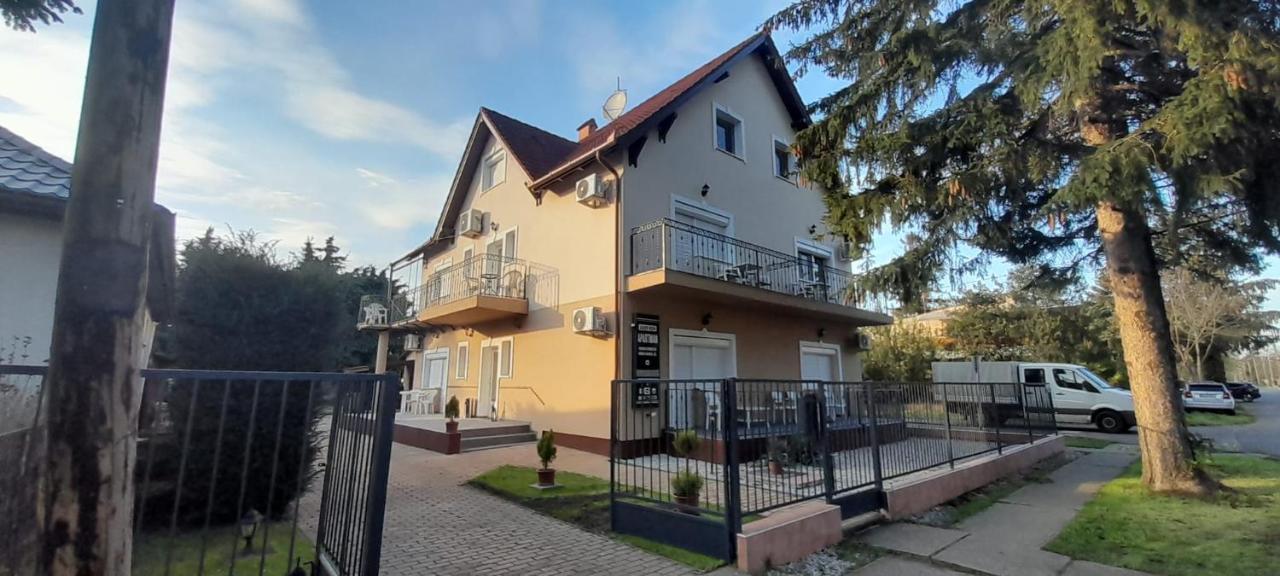Gabor Aron Apartment Hajdúszoboszló Extérieur photo