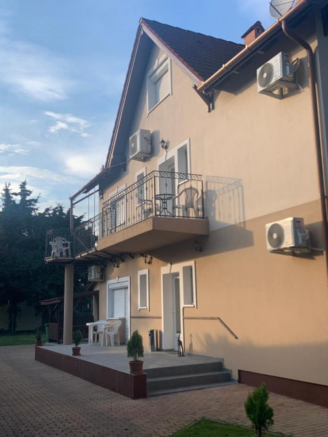 Gabor Aron Apartment Hajdúszoboszló Extérieur photo