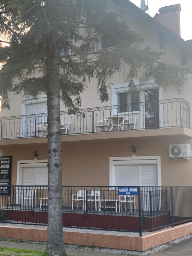 Gabor Aron Apartment Hajdúszoboszló Extérieur photo