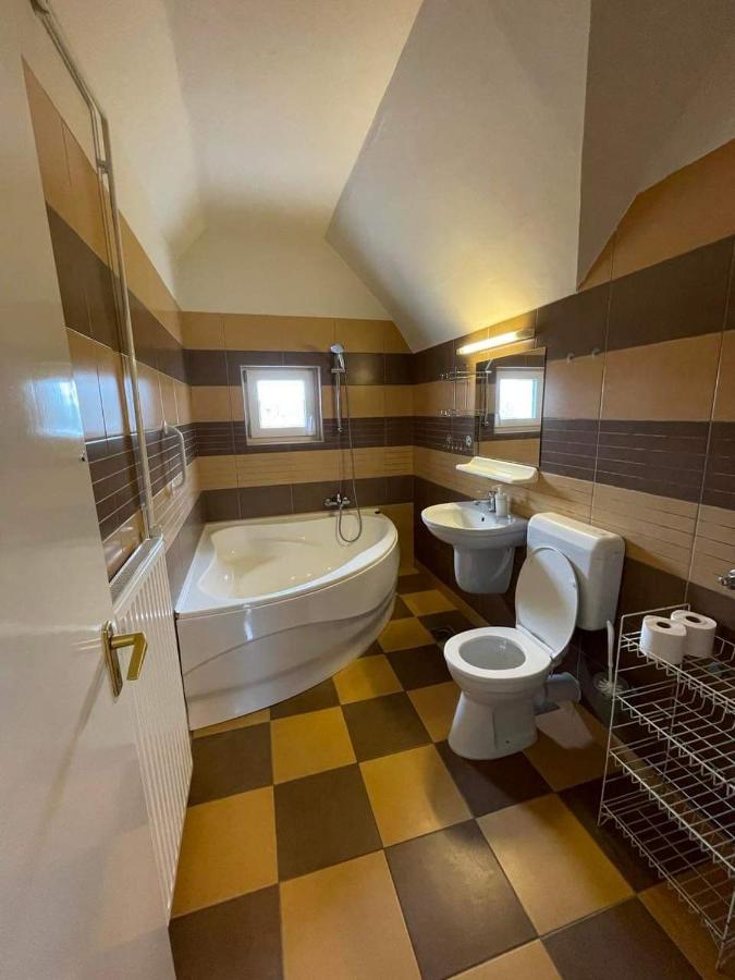 Gabor Aron Apartment Hajdúszoboszló Extérieur photo